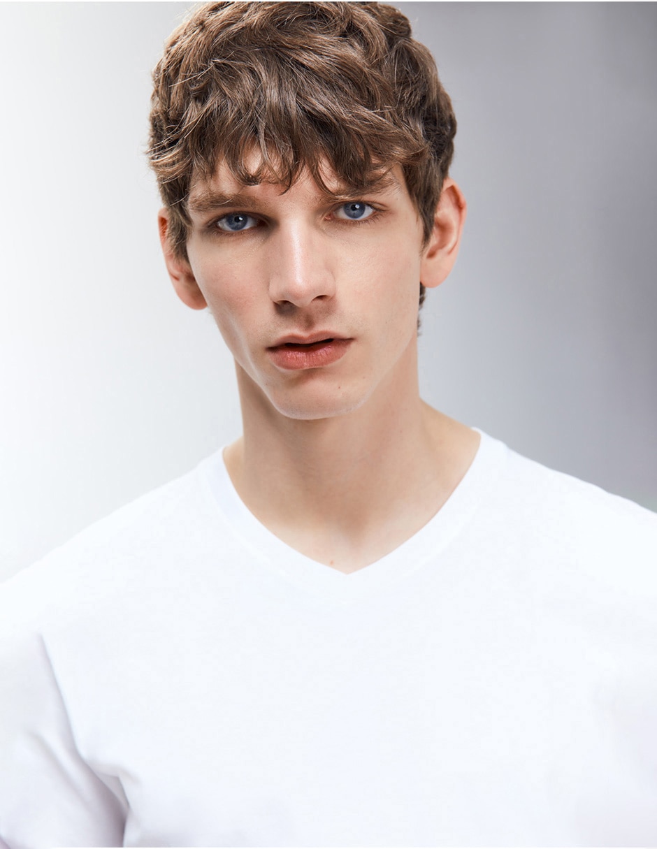 Playera cuello v para hombre 3